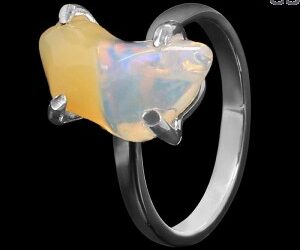 Amazing Opal Ring For Your Your Loved Ones