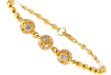 Choose Delicate Gold Bracelets For Your Office Attire